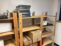 Houten stelling met inhoud - afbeelding 8 van  8