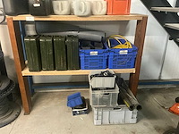 Houten stelling met inhoud - afbeelding 2 van  7