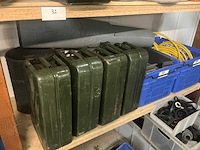 Houten stelling met inhoud - afbeelding 4 van  7
