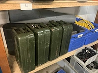 Houten stelling met inhoud - afbeelding 4 van  7