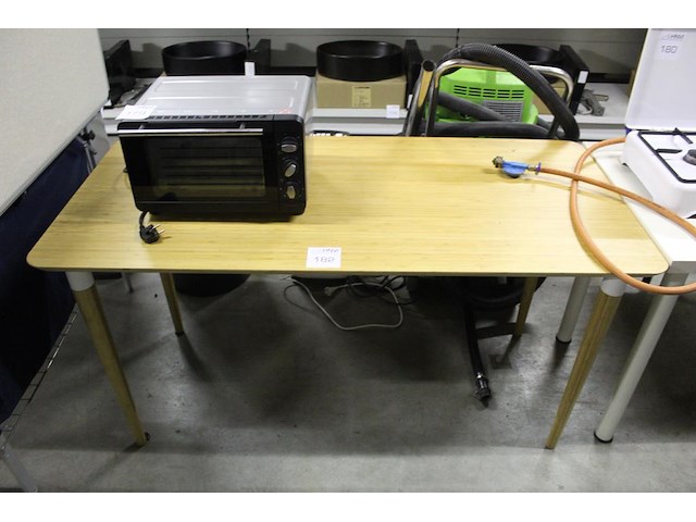 Houten tafel afm. 140 x 65 x 73 cm. margeproduct - afbeelding 1 van  2