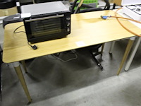 Houten tafel afm. 140 x 65 x 73 cm. margeproduct - afbeelding 2 van  2