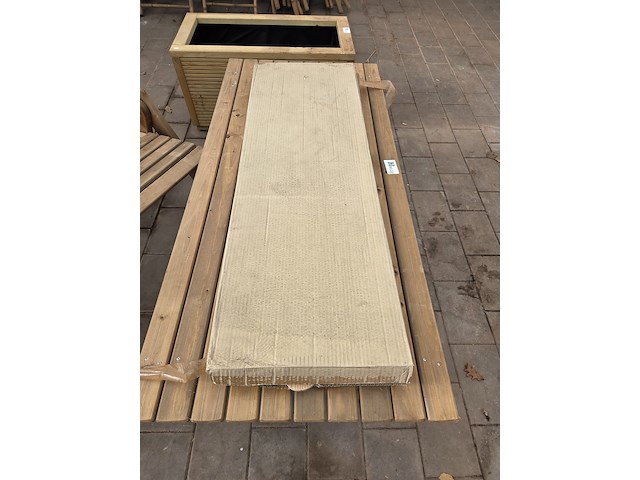 Houten tafel met 4x bank talen - afbeelding 3 van  12