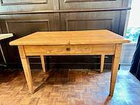 Houten tafel met lade - afbeelding 1 van  4