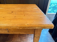 Houten tafel met lade - afbeelding 2 van  4