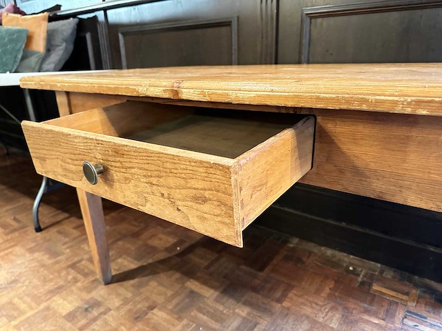 Houten tafel met lade - afbeelding 3 van  4