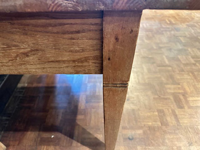 Houten tafel met lade - afbeelding 4 van  4