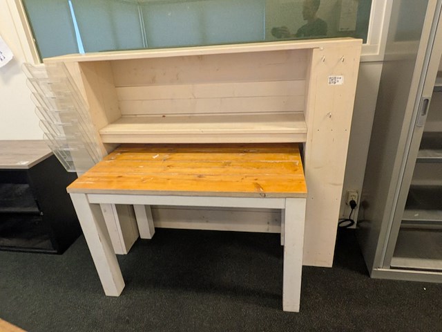 Houten tafel met ombouwkast - afbeelding 2 van  5