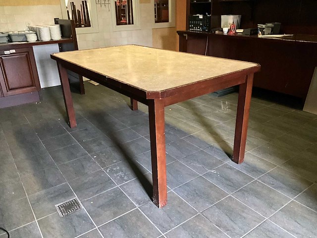 Houten tafel - afbeelding 2 van  3