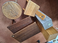 Houten tafels en zuiltjes - afbeelding 1 van  3