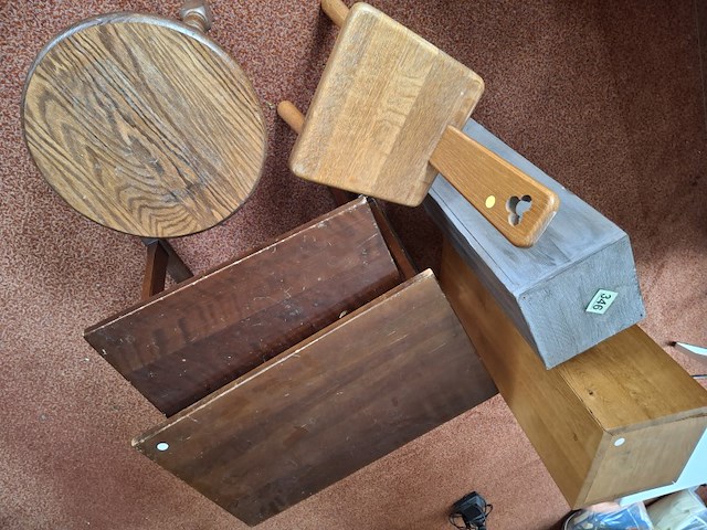 Houten tafels en zuiltjes - afbeelding 3 van  3