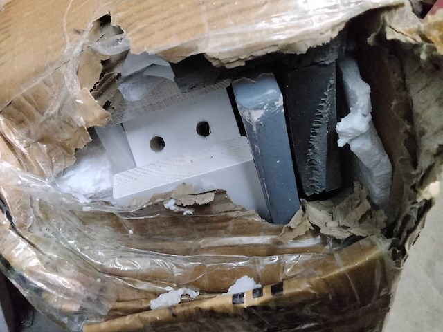 Houten tafelset met 4 stoelen. - afbeelding 4 van  4