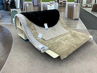 Houten tapijtdisplay (2x)