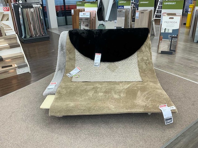 Houten tapijtdisplay (2x) - afbeelding 3 van  6