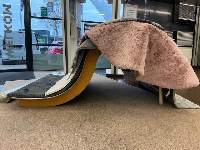 Houten tapijtdisplay (2x) - afbeelding 6 van  6