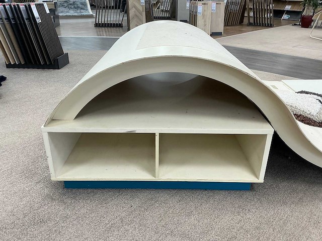 Houten tapijtdisplay (2x) - afbeelding 2 van  3