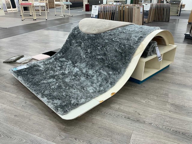 Houten tapijtdisplay (2x) - afbeelding 3 van  3