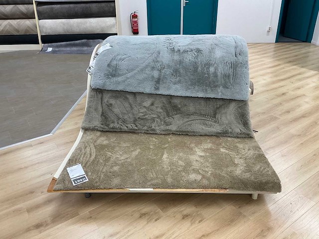 Houten tapijtdisplay (2x) - afbeelding 3 van  6