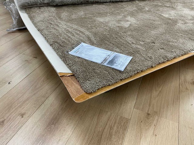 Houten tapijtdisplay (2x) - afbeelding 4 van  6