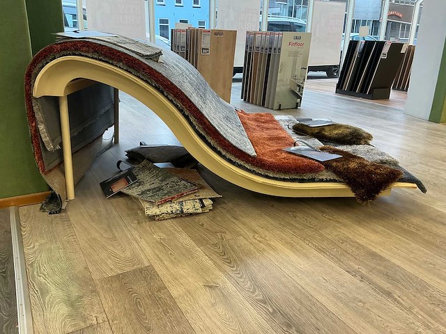 Houten tapijtdisplay - afbeelding 3 van  3