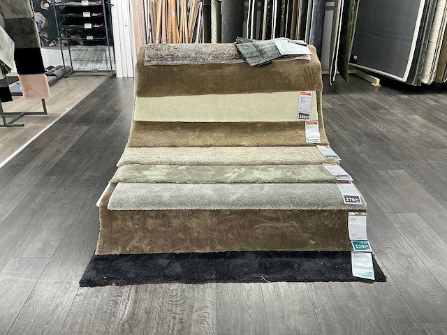 Houten tapijtdisplay - afbeelding 2 van  3