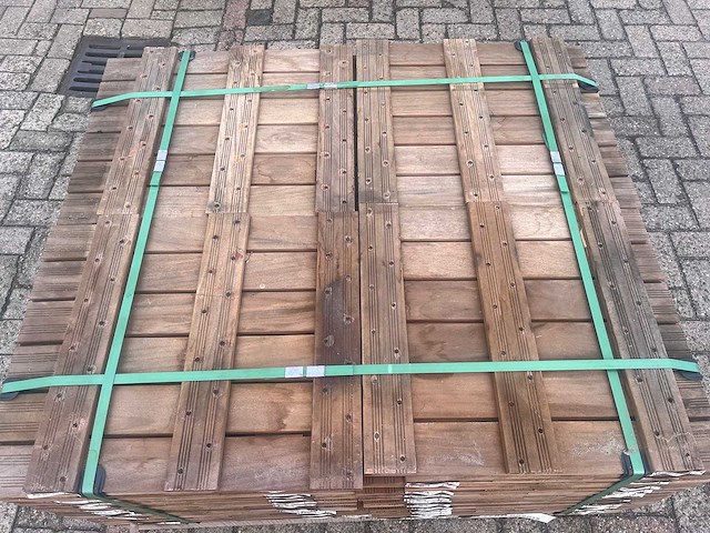 Houten tegels 500x500mm 104 stuks 26m2 - afbeelding 3 van  3