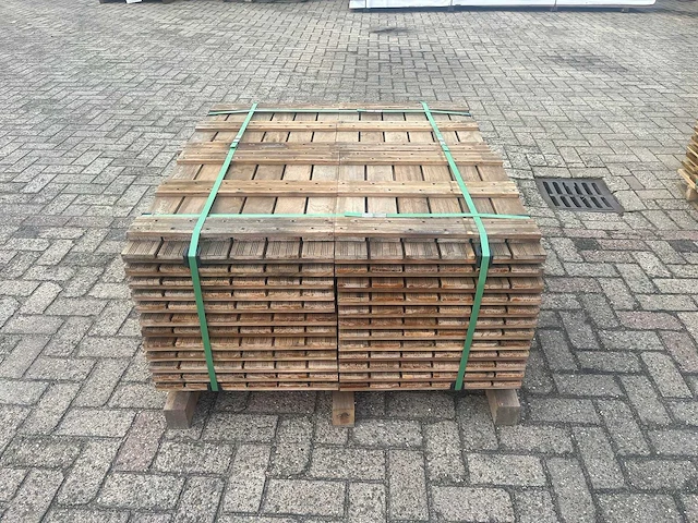 Houten tegels 500x500mm 104 stuks 26m2 - afbeelding 2 van  3