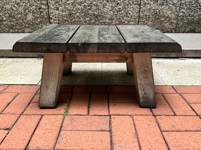 Houten terrastafel - afbeelding 2 van  3