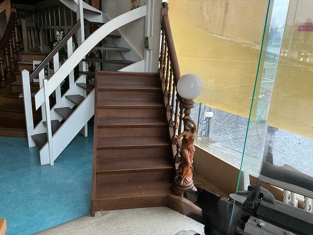 Houten trap eigen handwerk eik europees - afbeelding 2 van  3