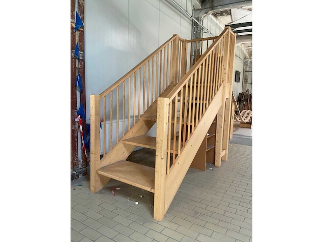 Houten trap - afbeelding 5 van  9