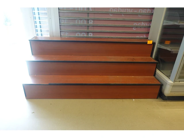 Houten trapmeubel - afbeelding 1 van  4