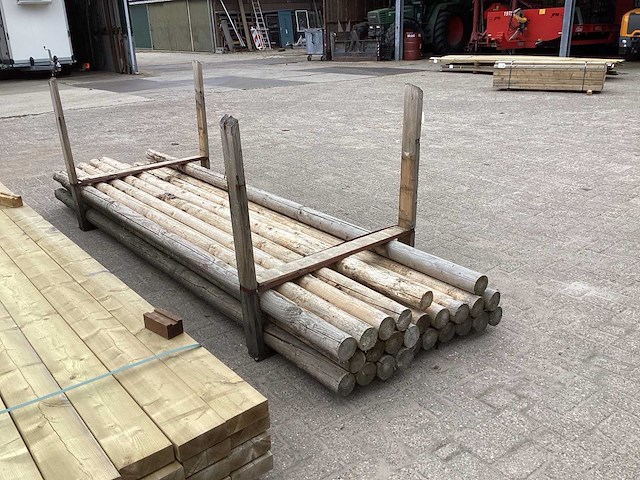 Houten tuin palen ø90 x 3500mm (24x) - afbeelding 3 van  4