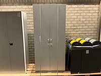 Houten tweedeurskast - afbeelding 2 van  3