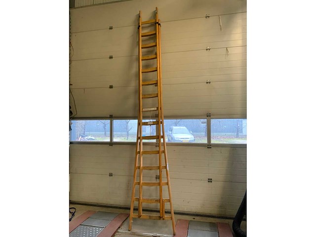 Houten uitschuifbare ladder - afbeelding 2 van  2