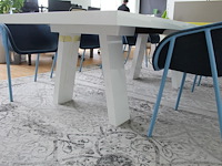 Houten vergadertafel. afmeting 360 x 120 cm. in twee delen demonteerbaar. met stroomtoevoer. - afbeelding 4 van  8