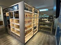 Houten vitrinekast met verlichting - afbeelding 1 van  5