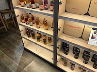 Houten vitrinekast met verlichting - afbeelding 4 van  5