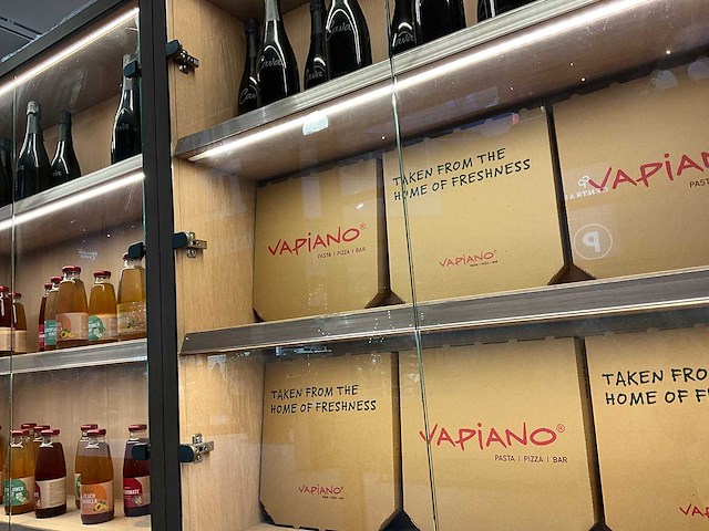 Houten vitrinekast met verlichting - afbeelding 5 van  5