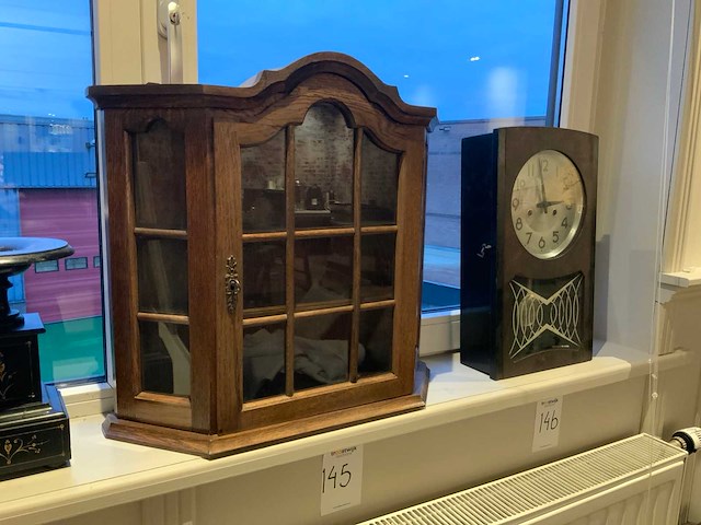 Houten vitrinekastje - afbeelding 1 van  1