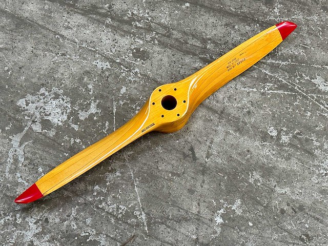 Houten vliegtuigpropeller ongebruikt - afbeelding 1 van  5