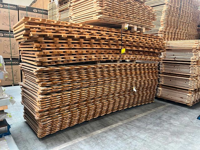 Houten vlonder ca 3600x1100mm (50x) - afbeelding 1 van  9