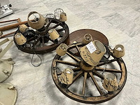 Houten wagenwiel-lamp (2x) - afbeelding 1 van  5