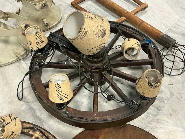 Houten wagenwiel-lamp (2x) - afbeelding 3 van  5