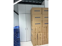 Houten wandkast en stalen lockerkast - afbeelding 2 van  3