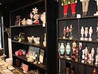 Houten wandkast met drie schappen. afmeting 200 x 200 cm. - afbeelding 1 van  3