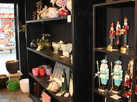 Houten wandkast met drie schappen. afmeting 200 x 200 cm. - afbeelding 2 van  3