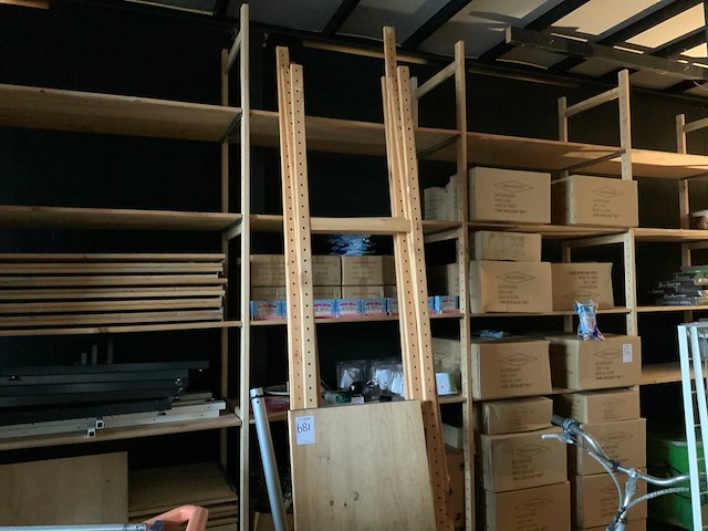 Houten wandstelling - afbeelding 1 van  1