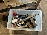 Houten werkbank met handgereedschap - afbeelding 2 van  3