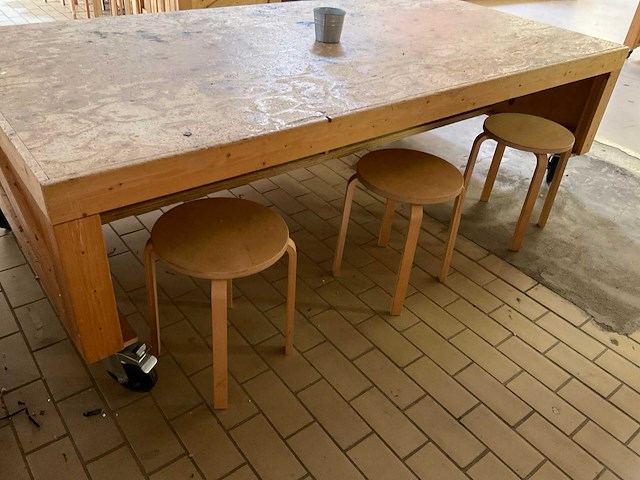 Houten werkbank | verrijdbaar | met 3 krukken - afbeelding 8 van  8