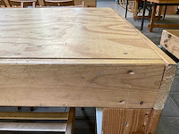Houten werkbank | verrijdbaar | met 8 klapstoelen - afbeelding 12 van  13